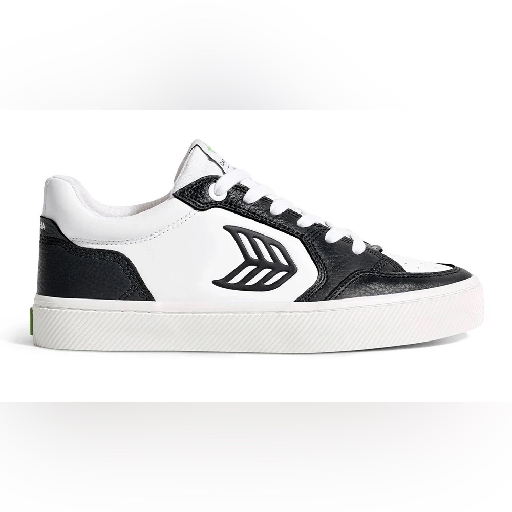 Cariuma Valley White Leather Black Accents Sneakers W Size 9